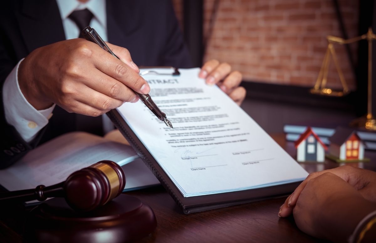 Read more about the article How an Employment Lawyer Can Benefit You